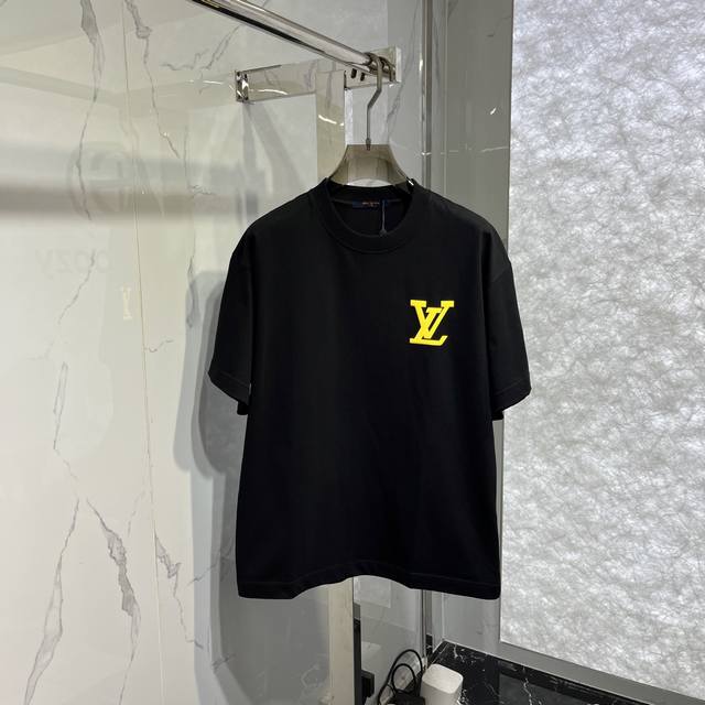 LV家新款发泡黄色字母T恤 颜色:黑色 白色 码数:S-Xxl