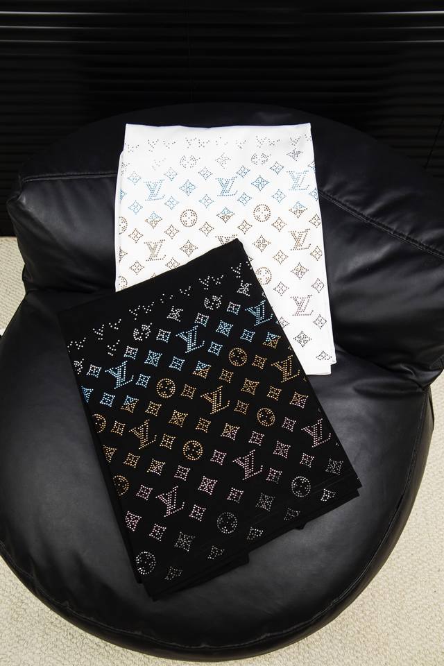 款号 L85 louis Vuitton 路易威登 2025Ss Logo烫钻短袖T恤 - Louis Vuitton法国路威酩轩集团-Lvmh旗下品牌 著名奢