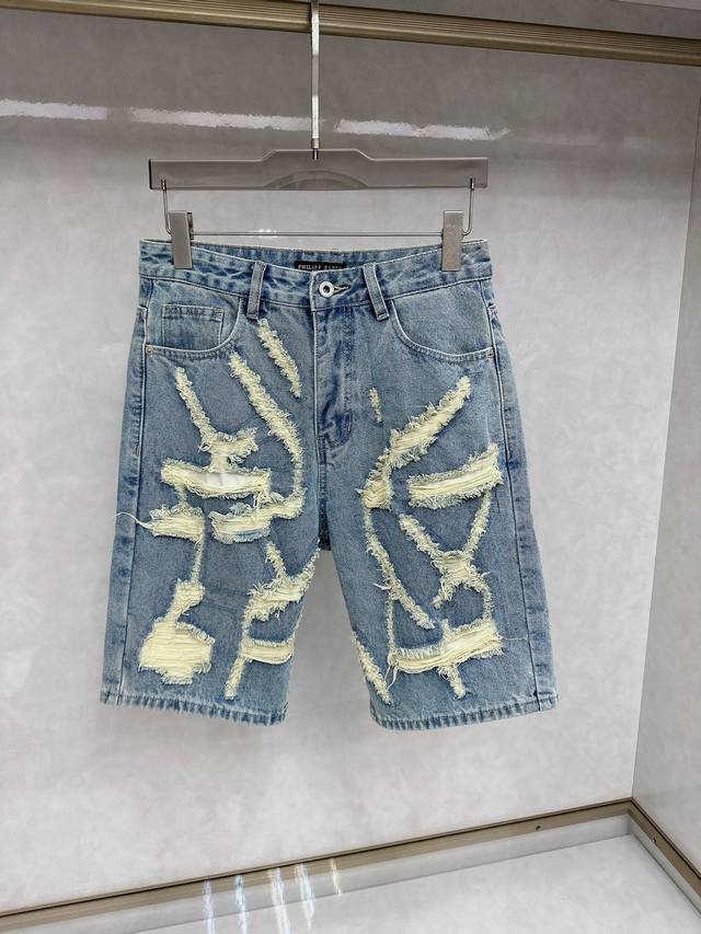 pp2550早春专柜新款牛仔短裤 高品质制作 日常必备的完美之选 简单大气亦时尚有型 定制进口丹宁面料 精工洗水工艺 面料更加舒适柔软亲肤 做工精细工艺精湛 手