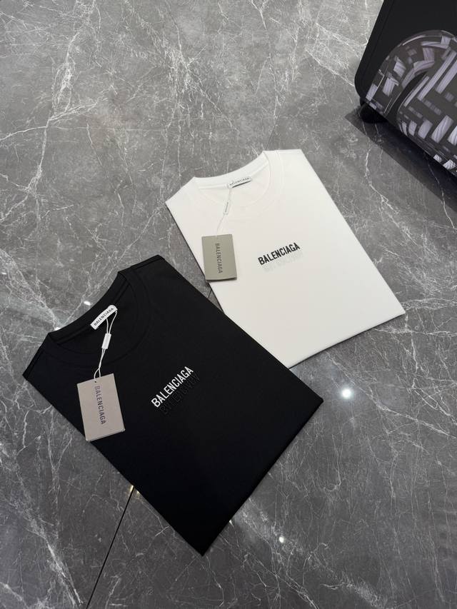 balenciaga 巴黎家25S春夏男士圆领短袖 基础款字母T恤.3D刺绣工艺.轻奢款推荐 优选 G长绒棉面料.舒适轻薄垂感十足 舒爽不沾身.立体简约.大大提