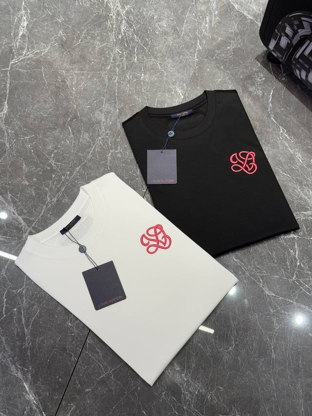 驴牌 25Ss夏季经典丝光棉T恤. 撞色图形高级3D绣花.立体感满满 采用定制190G丝光棉面料 上身后的轻盈感很强 丝滑亲肤柔软的质地具备出色的透气性....