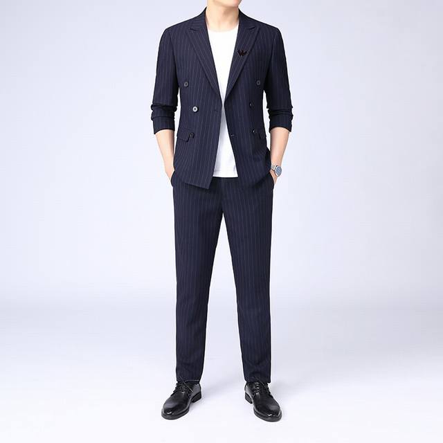 Xi 两件套 阿玛尼早春新款原单男士商务休闲西装套装 西服外套西裤 官网同步售卖 高端定制 时尚百搭 爆款胸针设计 采用原版进口100%聚酯纤维创新记忆面料 大