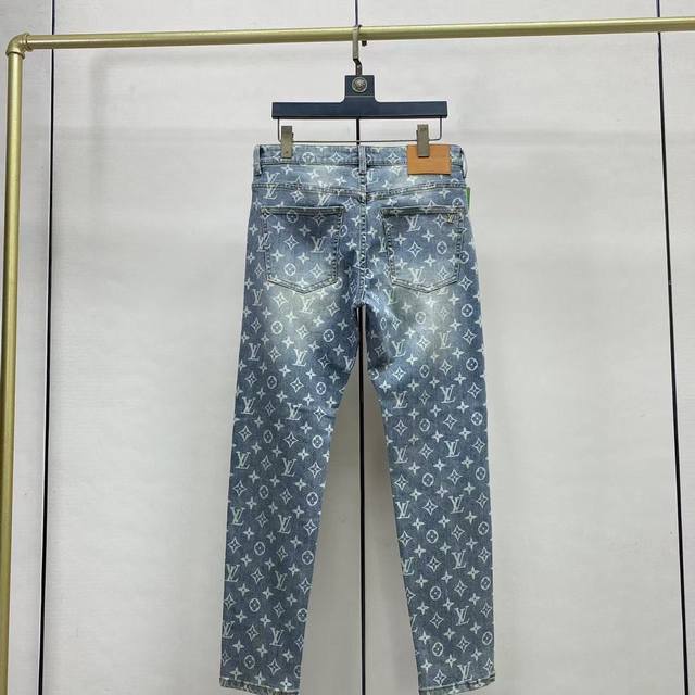 oc-778 lv路易威登 牛仔裤 修身剪裁 面料带弹力 重洗水 颜色超正 后口袋钢印水印图案 颜色 图片色 码数 M-Xxl