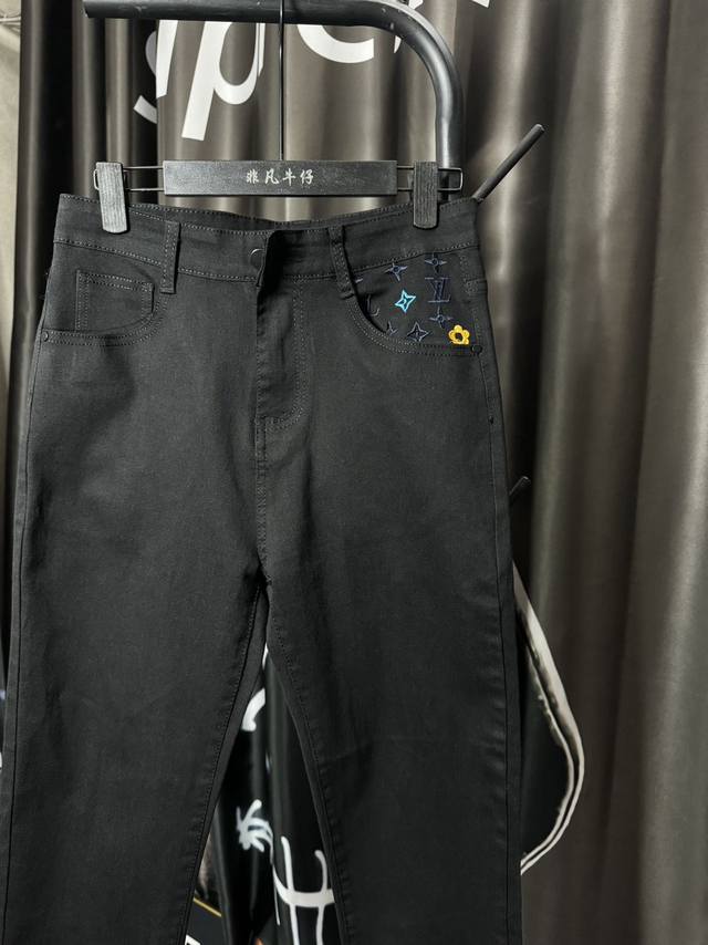 oc-711 lv Ss最新品春季新品老花满印提花渐变牛仔裤长裤 专柜同步有售 原单狠货 水洗休闲牛仔裤 进口原版水洗弹力面料 舒适有弹性 原版五金辅料装饰Lo
