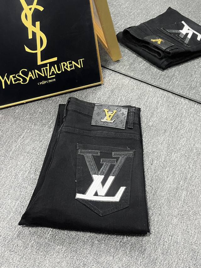 oc-707 lv Ss最新品春季新品老花满印提花渐变牛仔裤长裤 专柜同步有售 原单狠货 水洗休闲牛仔裤 进口原版水洗弹力面料 舒适有弹性 原版五金辅料装饰Lo