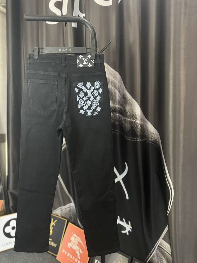oc-682 louis Vuitton 路易威登 Lv水洗高级蓝渐变老花Logo牛仔裤 原色酵母水洗工艺 精选重磅丹宁牛仔面料 纯棉 舒适亲肤 原版五金辅料配