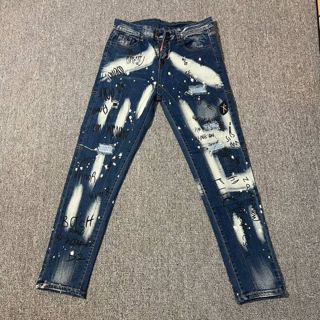 oc-581 高街涂鸦破洞牛仔就 只做精品 看面料 看做工 看细节 原厂原布原洗水 进口原版水洗弹力面料进口原版水洗弹力水洗面料 弱饱和度的中灰色在炒砂洗水测试
