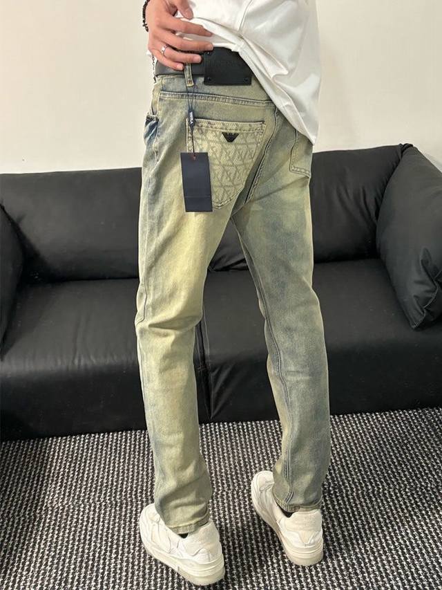 oc-517 经典百搭Amani阿玛尼牛仔裤 后袋开模定制满印标识 非常标签化 高级皮牌属于灵魂式的存在 复古且时髦摩登 完美标榜了品牌的身份 客供高级进口的丹