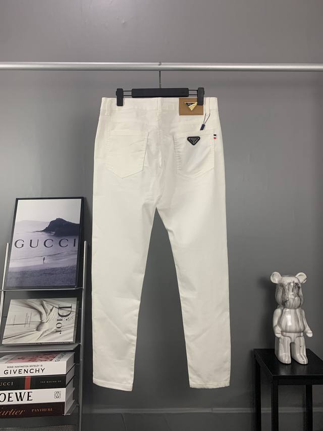 oc-487 prada普拉达 早春新品男士牛仔裤 面料弹性好 独家发售 官网同步 时尚优雅 重工艺设计 采用原色酵母水洗工艺 精选进口重磅丹宁牛仔面料 配专柜