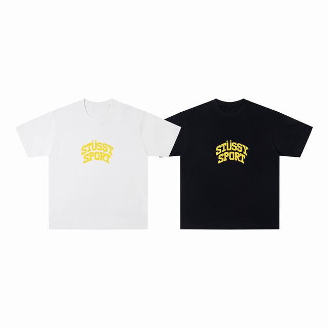 款号:Wkd50 斯图西Stussy 25Ss夏季黄色字母新款基础宽松短袖T恤 男女情侣同款 整体的设计简洁大气 胸前印花图案让整件衣服的冲击感更佳更显潮流 进