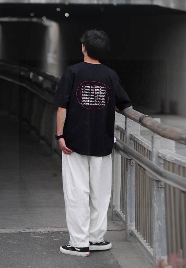 款号:Wkd44 日单原版 play Cdg 川久保玲 25Ss东京夏季限定基础宽松短袖T恤 男女情侣同款 夏季热门爆款 上身效果拉满 背影杀街拍单品 胸前Lo