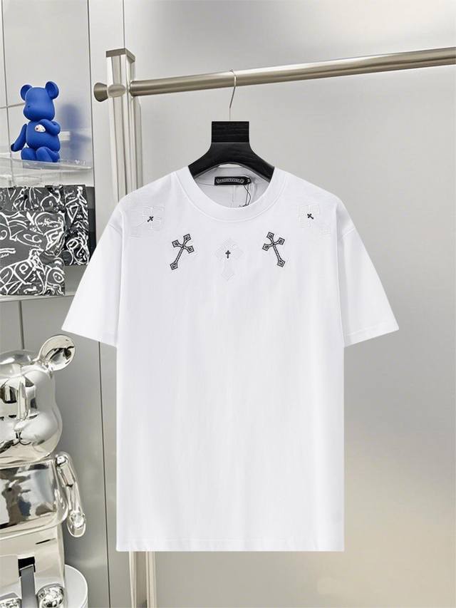 克罗星 25Ss新款短袖 最高版本重工艺经典刺绣Logo图案 高标准定制 上身非常有型 客供进口高档280克纯棉面料质感非常细腻 细节工艺精湛考究 塑造性极高的