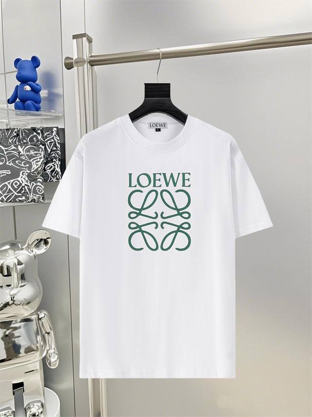 loewe 罗意威25Ss新款短袖 最高版本重工艺印花经典Logo图案 高标准定制 上身非常有型 客供进口高档280克纯棉面料质感非常细腻 细节工艺精湛考究 塑
