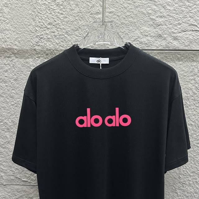 alo*2025春夏款 经典简约字母立体发泡工艺 个性Logo 定制双纱平纹纯棉面料 短袖T恤 男女同款 颜色 黑色 白色 尺码 S 90-130斤 M 120