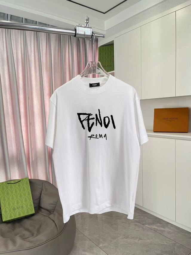 fd 芬迪2025夏季新款 个性字母Logo印花 定制面料300G 短袖T恤 男女同款 颜色 黑色 白色 湖绿色 天蓝色 尺码 S M L Xl Xxl 五个码