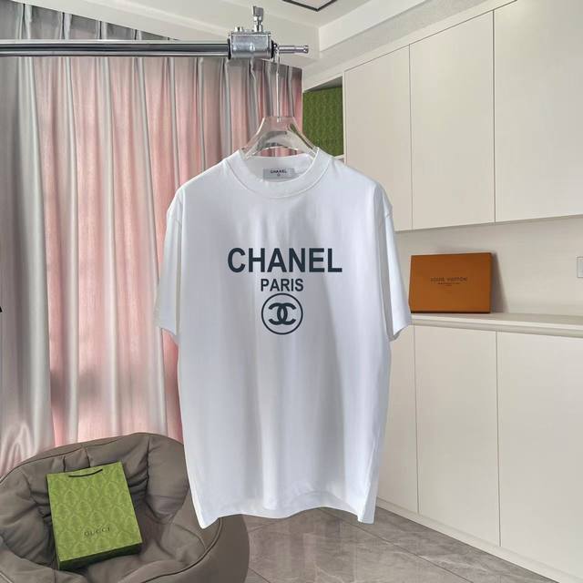 香奈儿 Chanel2025夏季新款 双C字母Logo印花 短袖T恤 定制面料300G 男女同款 尺码 S M L Xl Xxl 五个码 颜色 黑色 白色 湖绿