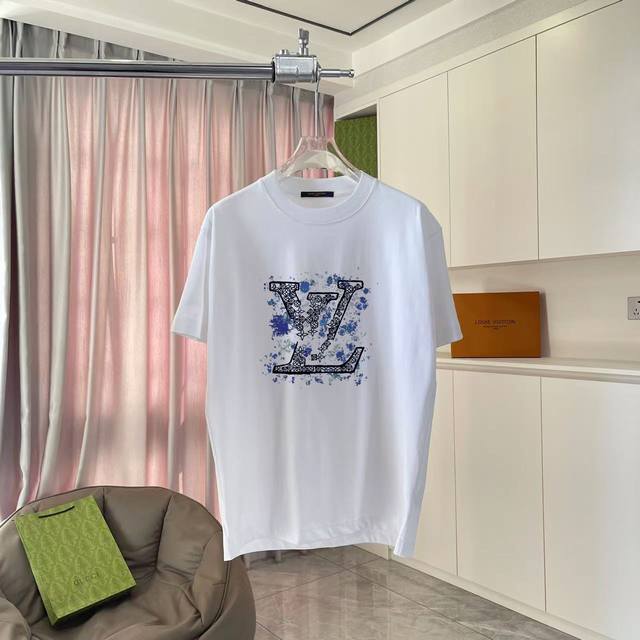 LV*路易威登2025夏季新款 个性字母Logo印花 定制面料300G 短袖T恤 男女同款 尺码 S M L Xl Xxl 五个码 颜色 黑色 白色 湖绿色 天