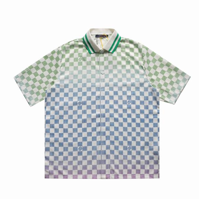 LV 25Ss新款款 桑蚕丝渐变短裤 效果 Damier 图案融入 Marque L.Vuitton D pos E 标识 可与同款短裤共筑夏日学院风造型 条纹