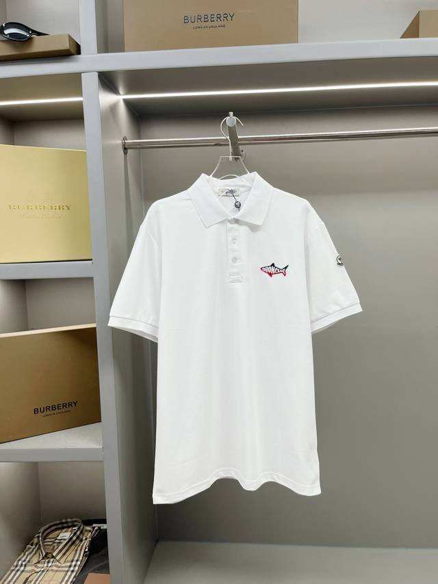 Moncler 蒙口 鲨鱼标识贴片新款polo衫 原版面料 官方同款 采用210克纯棉珠地面料 定制 同缸染面料 手感非常舒服爽滑 版型挺阔有型 一线品牌代工厂