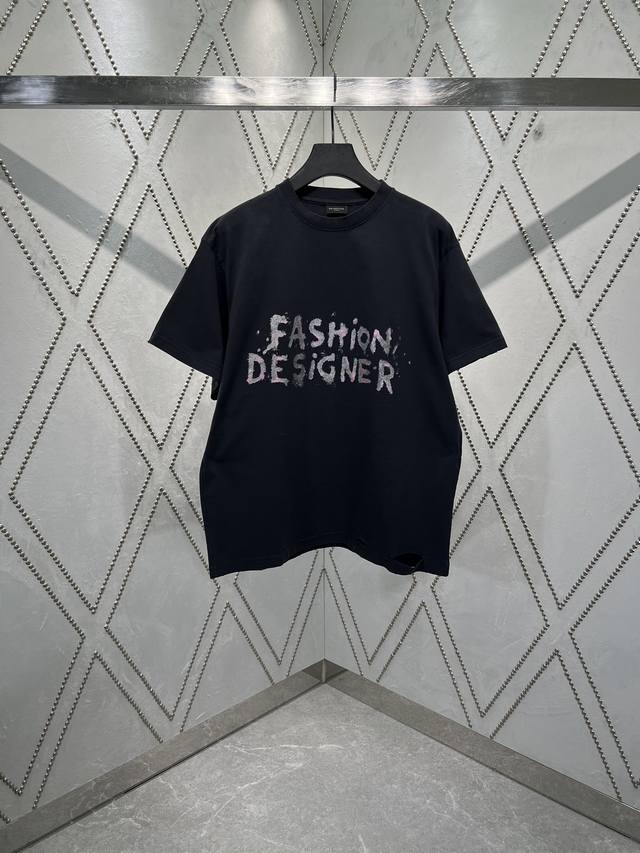巴黎 25Ss新款Fashion Designer褪色黑色平纹针织廓形T恤 正面饰以Fashion Designer艺术作品印花 男女同款 码数 0.1.2.3