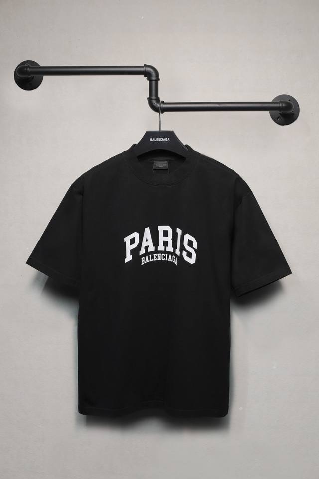 Aeniaa 巴黎世家 前印paris短袖T恤 克重240 工艺洗水处理 椭圆裂纹机印花 数码直喷网点工艺 对位整齐 无毛边 进口环保浆料刮浆 效果立体 字母清