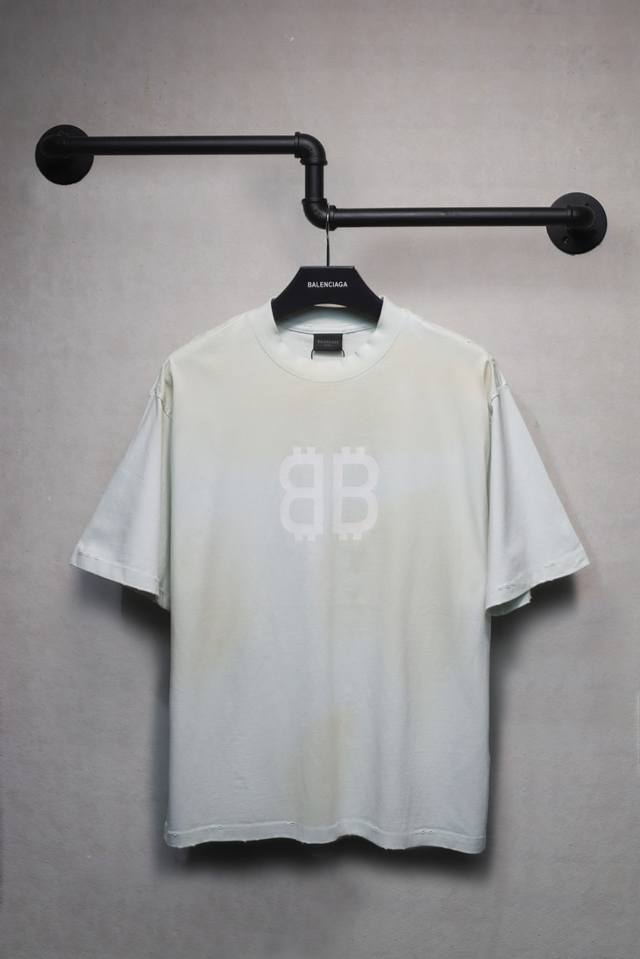 Aeniaa 巴黎前后双B手绘泥染 短袖T恤 克重240 磨破 做旧 工艺洗水处理 椭圆裂纹机印花 数码直喷网点工艺 对位整齐 无毛边 进口环保浆料刮浆 效果立
