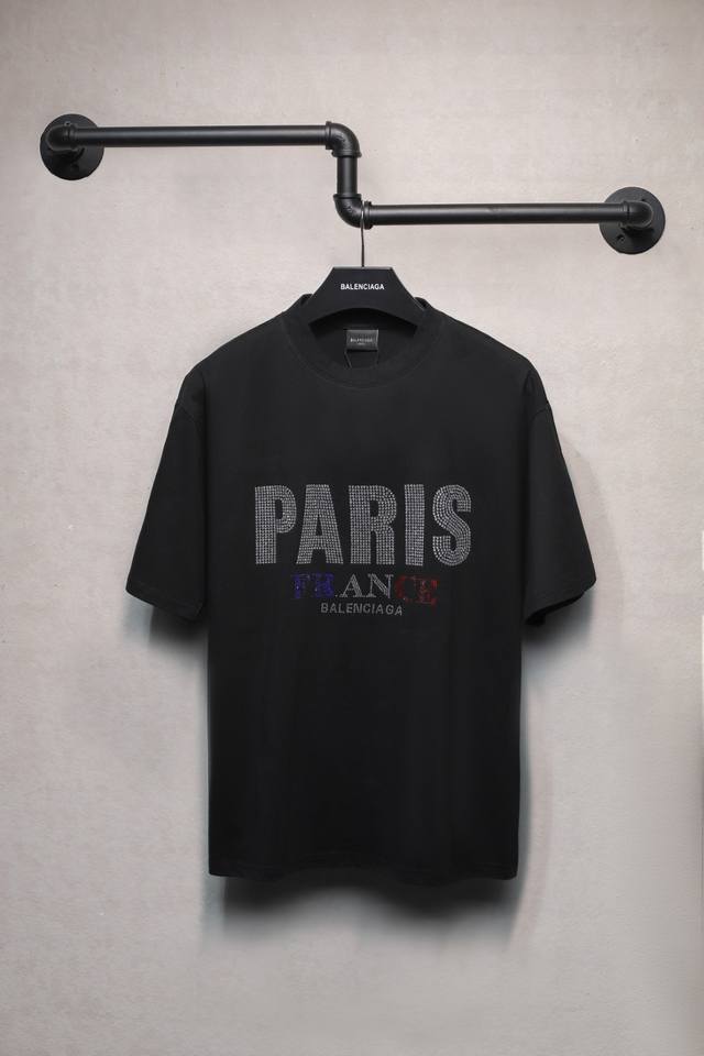 Aeniaa 新款paris钻T恤短袖 240克面料工艺洗水处理 采用进口奥钻 高温压烫工艺 宽松版型 男女同款 尺码 Xs S M L 编号 05086090