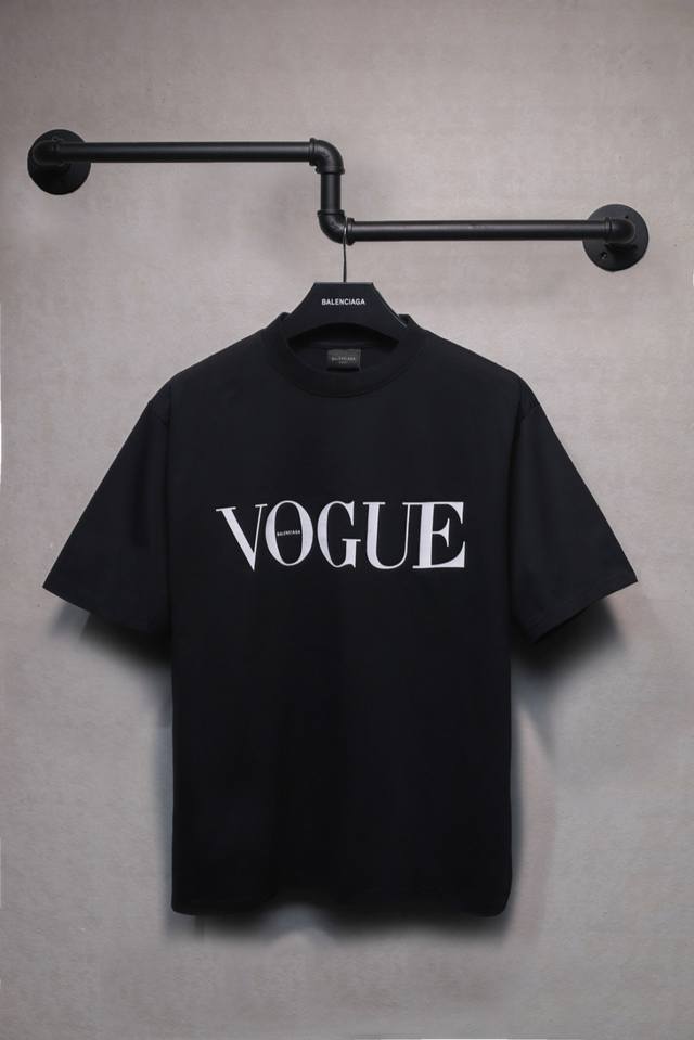 Aeniaa 24Ss新款Vogue灯塔短袖T恤 克重240 工艺洗水处理 椭圆机印花 数码直喷网点工艺 对位整齐 无毛边 进口环保浆料刮浆 效果立体 字母清晰