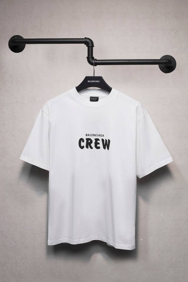 Aeniaa 巴黎世家 Crew 标语T恤短袖 克重240 工艺洗水处理 椭圆裂纹机印花 数码直喷网点工艺 对位整齐 无毛边 进口环保浆料刮浆 效果立体 字母清