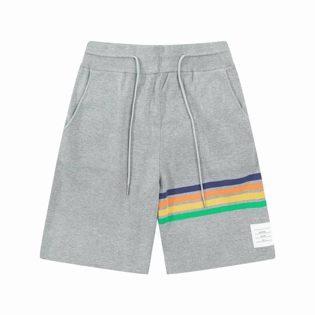 Thom Browne Ss新款针织短裤 定制面料采用威化布织法 提花针织工艺 版型紧致立体 4杠拼接 定制裤绳五金质感强 顺滑 上身舒适透气 凹凸有型的立体感