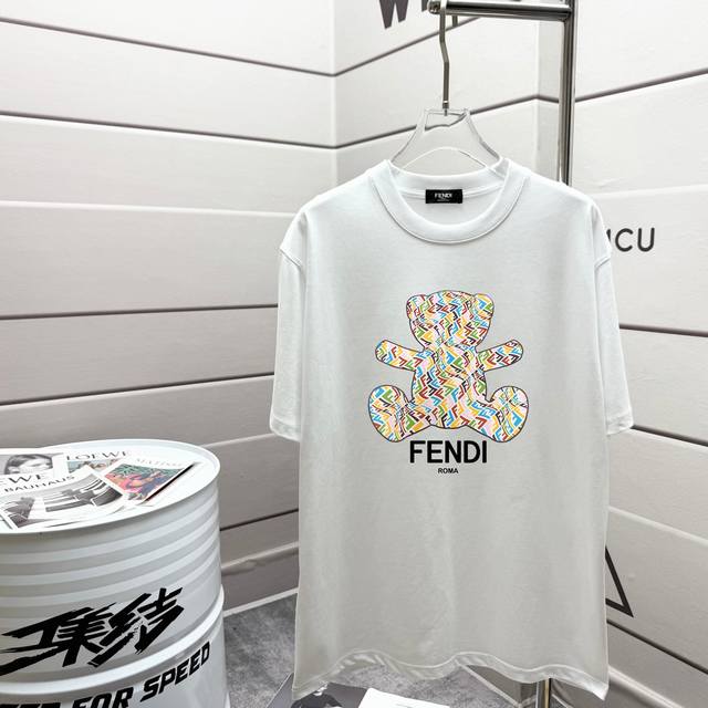 Fendi 芬迪 Fd 2025Ss春夏新款 定制 同缸染面料 手感非常舒服 春夏最新砖柜同步 时尚又个性 超级百搭好看的一款 男女都非常合适 人手必备款 吊牌