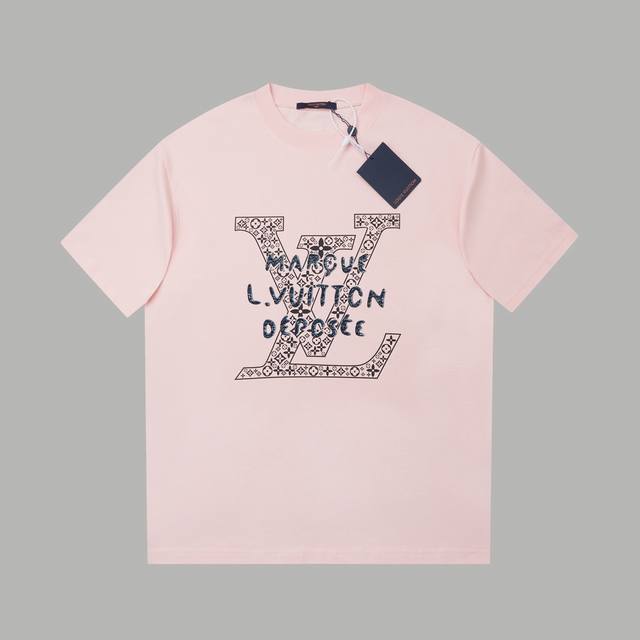 LV 25Ss早春新款 Lv字母印花烫钻短袖 轻奢主义 男女日常通勤穿搭必备单品 正确版本 欢迎对比 详细特征 320克 % 纯棉双纱汗布面料 同缸定染特种加粗