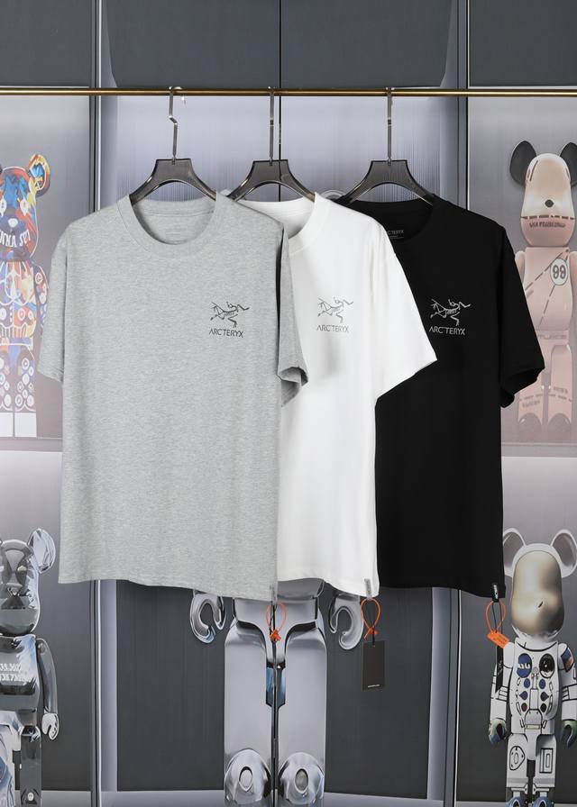 Arc Teryx始祖鸟Arc印花短袖 采用32支双纱 280克纯棉面料 胸前小鸟标志高端工艺印花 后背五只小鸟围绕 上身透气 绝不起球 手感柔软舒适 全衣平车