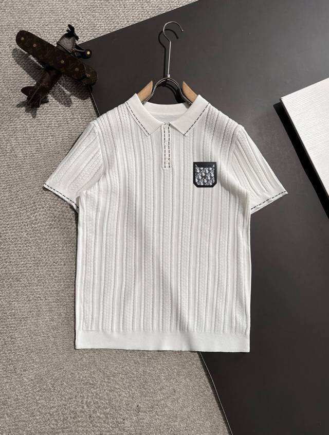 隔天出货 高品质 Dior 2025春夏新款男款翻领短袖T恤 精梳棉质纱线针织纺棉布面料制作 纯棉的高克重特殊纱 掂起来手感份量十足 上身也比普通T更加有质感