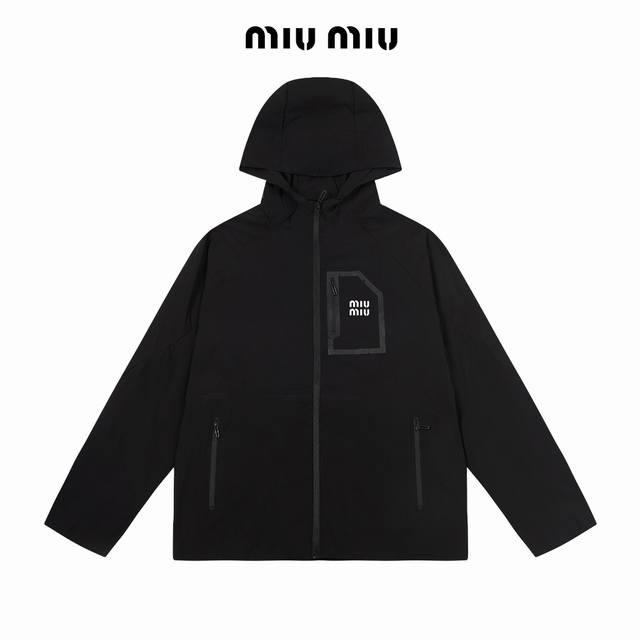 Miumiu 户外运动休闲防晒衣皮肤衣 男女同款 春夏就得备这样的防晒速干外套 无论是外出开车 骑行 垂钓还是跑步都必备 客供定制四面弹的面料 透气性能很不错