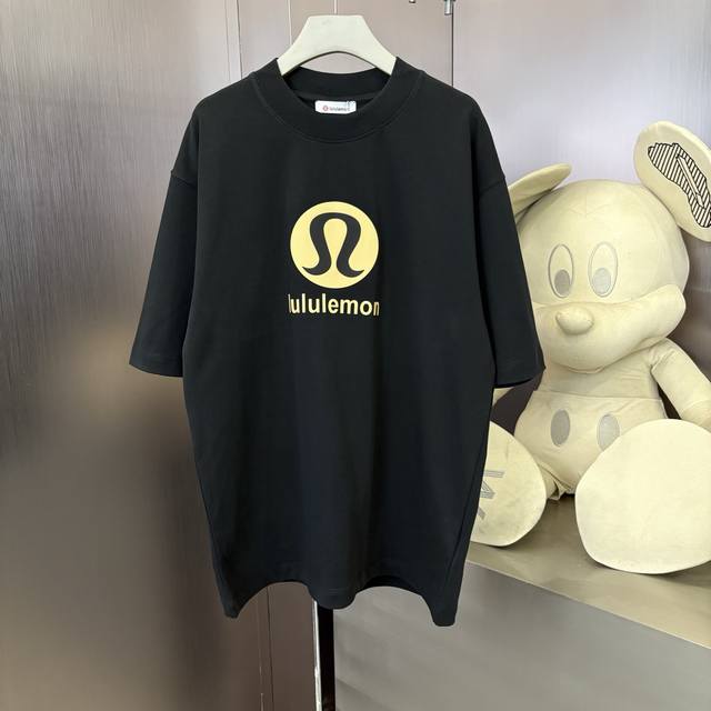 Lulu 面料: 320克面料 40支双纱 版型: 宽松版型 最大码穿210斤 尺码: S M L Xl Xxl 春夏限定款 320克面料 定制织梦雅韵罗纹棉