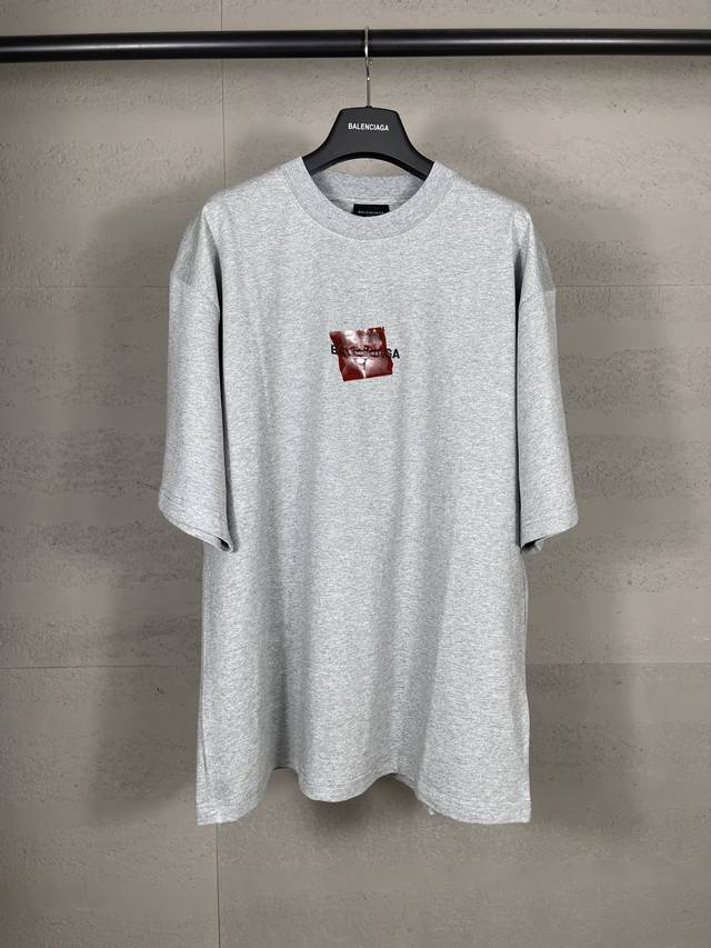 实拍图 顶级版本.官网品质 Balenci*Ga 巴黎#2025新款 前后字母Logo刺绣胶带压胶短袖T恤 设计感十足 欢迎对比 面料采用巴黎Zp定织定染全棉双