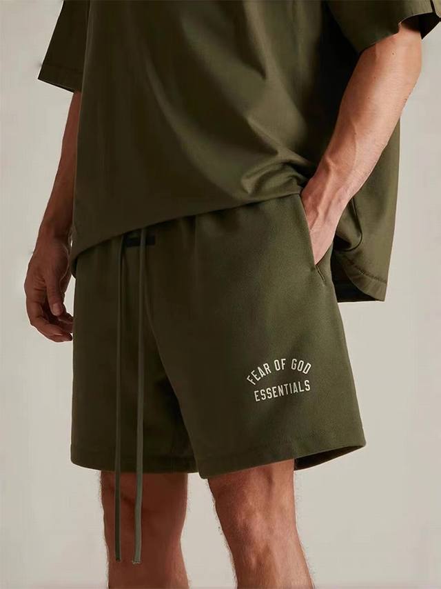 爆款模特图 Fear Of God Essentials Fall24 Back To School 系列 Fleece Soccer Short 字母印花中腰