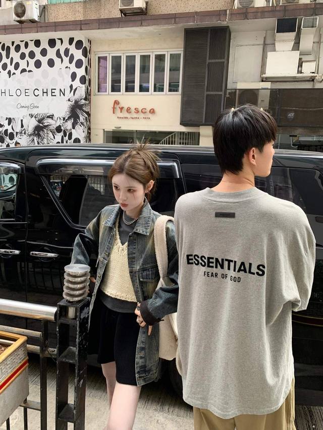 爆款模特图 全套对版Essentials Fall24 Holiday系列 Jersey Crewneck T-Shirt 胸前字母圆领宽松短袖T恤 男款 高品