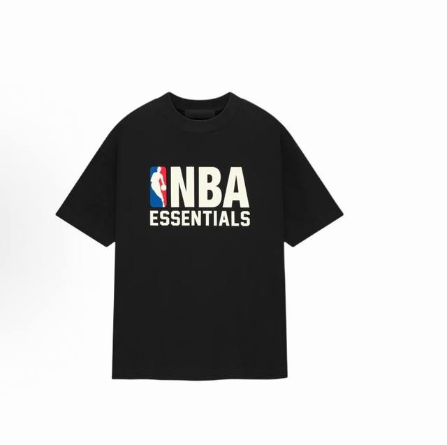 顶级版本Fear Of God Essentials X Nba 联名款 Fw24 Essentials Nba Tee 橡胶硅胶图案落肩宽松短袖T恤 高品面料