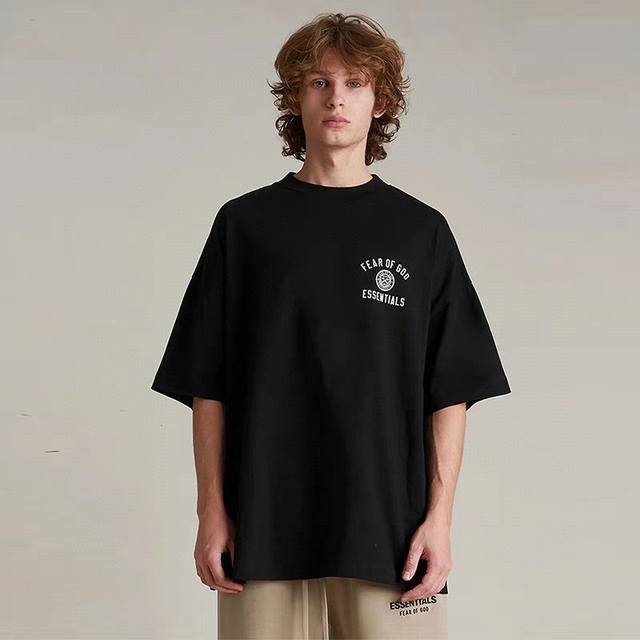 爆款模特图 顶级版本Fear Of God Essentials Fall24 Holiday系列 Jersey Crewneck Tee 字母Logo印花基础