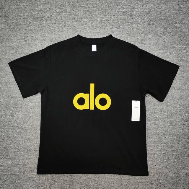 顶级版本Alo 2025Ss字母硅胶Logo字母简约短袖T恤 购入原版开发 进口浆料 随便水洗不会任何变形 保证不掉色不开裂 印花精细 采用260G精梳棉双纱面