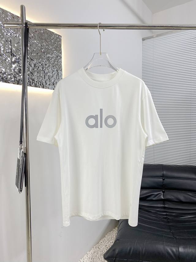 高品质Alo 25年新款春夏100%纯棉260克宽松短袖圆领显瘦慵懒感T恤反光印花材质 高级的字母设计 让简约的短袖增添了几分时尚感 超级百搭款闭眼冲 三标齐全
