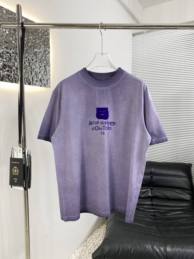 高品质 Acne25Ss新款炒色做旧短袖 面料采用高克重布料 280克双纱面料 100%纯棉高端品质 版型宽松 水洗炒色效果很赞 三标齐全 时尚达人必备款 男女