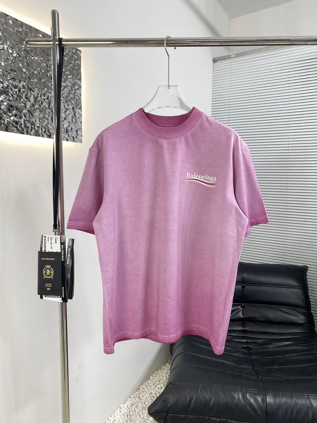 高品质 Balenciaga巴黎25Ss新款炒色做旧短袖 面料采用高克重布料 280克双纱面料 100%纯棉高端品质 水洗炒色效果很赞 经典可乐印花工艺 百搭时