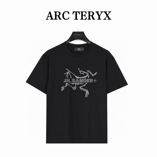 ayc鸟 家胸口大Logo 款号:Szn13 黑色 240克重磅小落肩100%棉T恤 Os版型 宽松有型好搭配 采用精梳紧密赛络工艺 面料更耐磨 袖口以及下摆三
