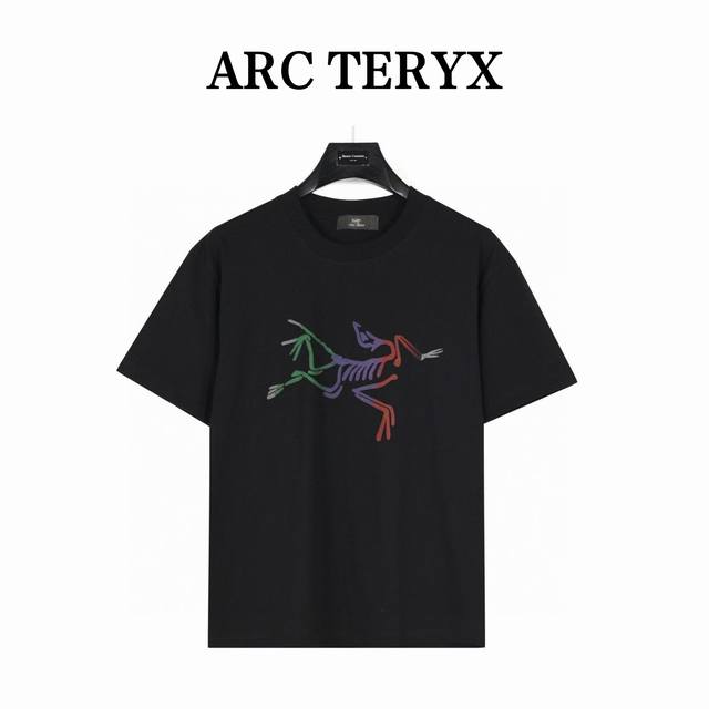 ayc 鸟 家胸口鸟彩色大标 款号:Szn10 黑色 240克重磅小落肩100%棉T恤 Os版型 宽松有型好搭配 采用精梳紧密赛络工艺 面料更耐磨 袖口以及下摆