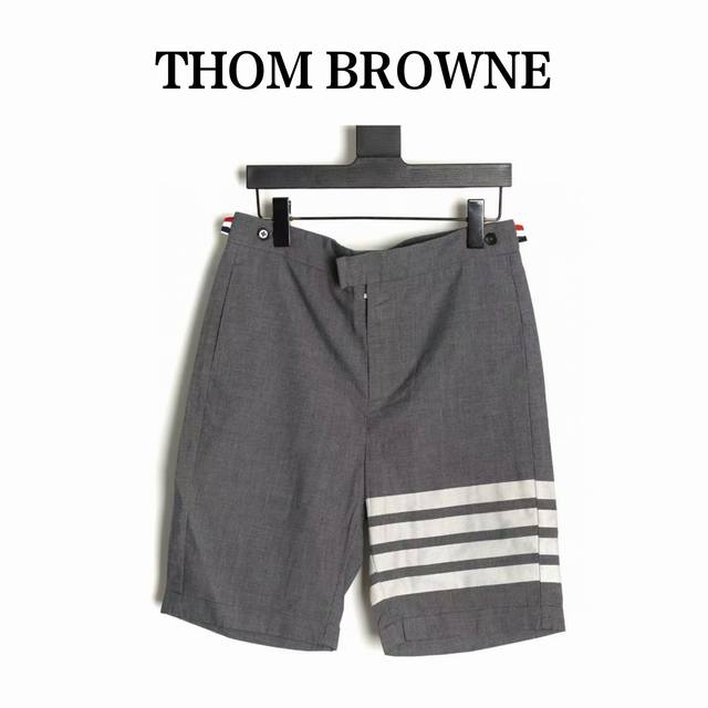 thom Browne Tb 色织白杠西装短裤 定制色织羊毛面料 Z-1品质 内部全采用包边做工 纽扣凤眼非常精细 金属纽扣 尺码 1 2 3 4