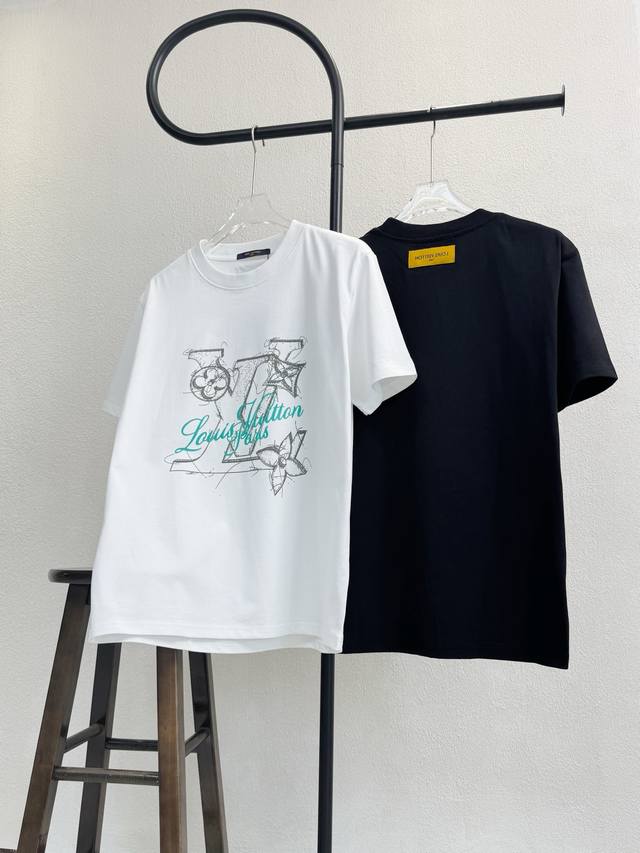 款号Xb75 lv路易威登大标花卉字母印花圆领短袖 黑白双色 情侣同款 全套包装 三标齐全 区别市场通货 随意对比 纯棉280克高克重32支双纱 不起球 不褪色