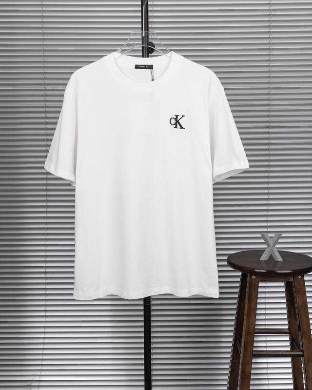 款号Xb20 ck胸口小标刺绣后背字母印花钢印圆领短袖 黑白双色 情侣同款 全套包装 三标齐全 区别市场通货 随意对比 纯棉280克高克重32支双纱 不起球 不